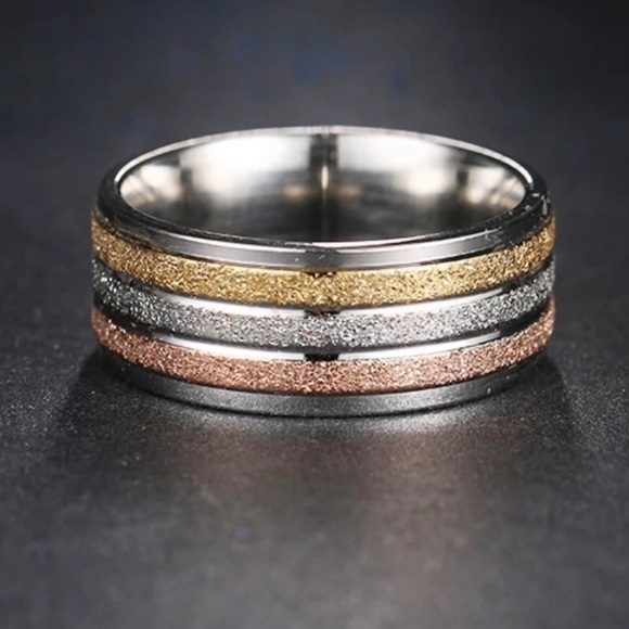 NWT-Stainless Steel Band Ring - Picture 2 of 4